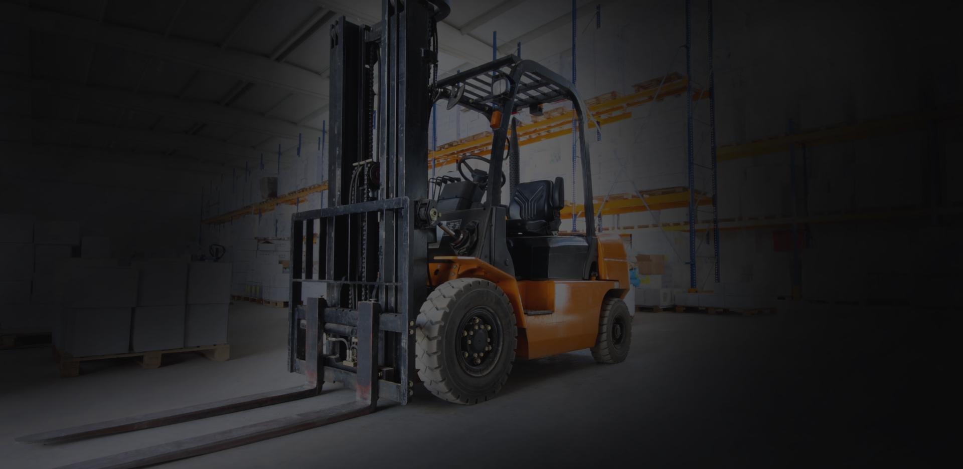 wózek widłowy żółty załadunek